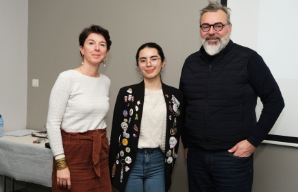 Michelle entourée de ses parents d'accueil, Aurore et Franck Pélissier